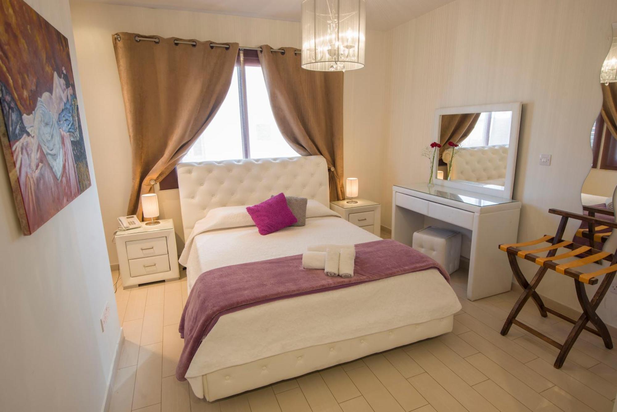 Mesogios House Suites Larnaca Room photo